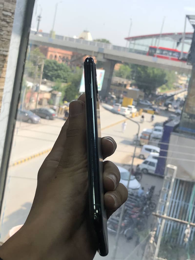 Apple iPhone 11 Pro Max 3
