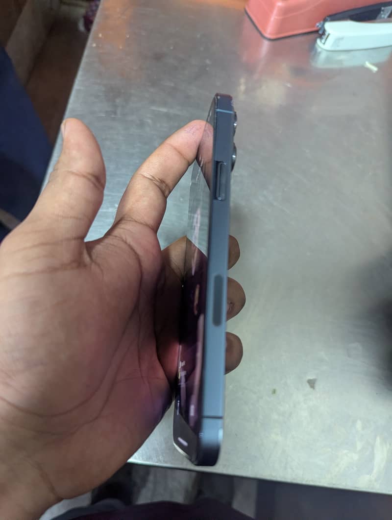 Apple iPhone 13 Pro Max 4