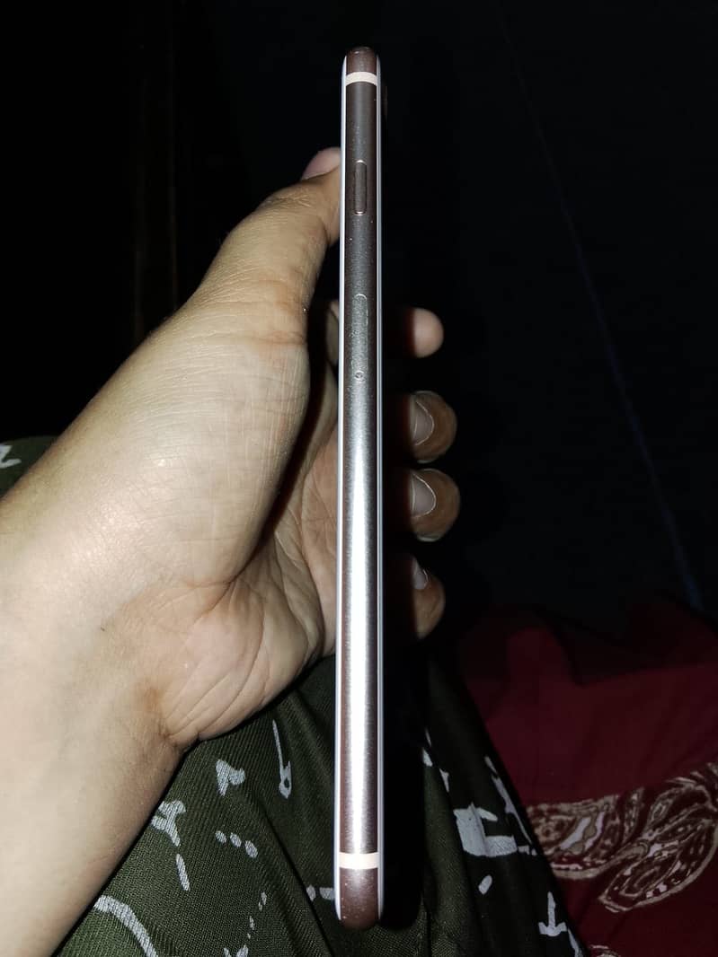 Apple iPhone 7 Plus 2