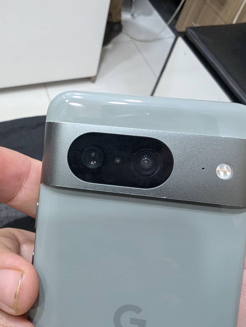 Google Pixel 8. . . . . 8/128 1