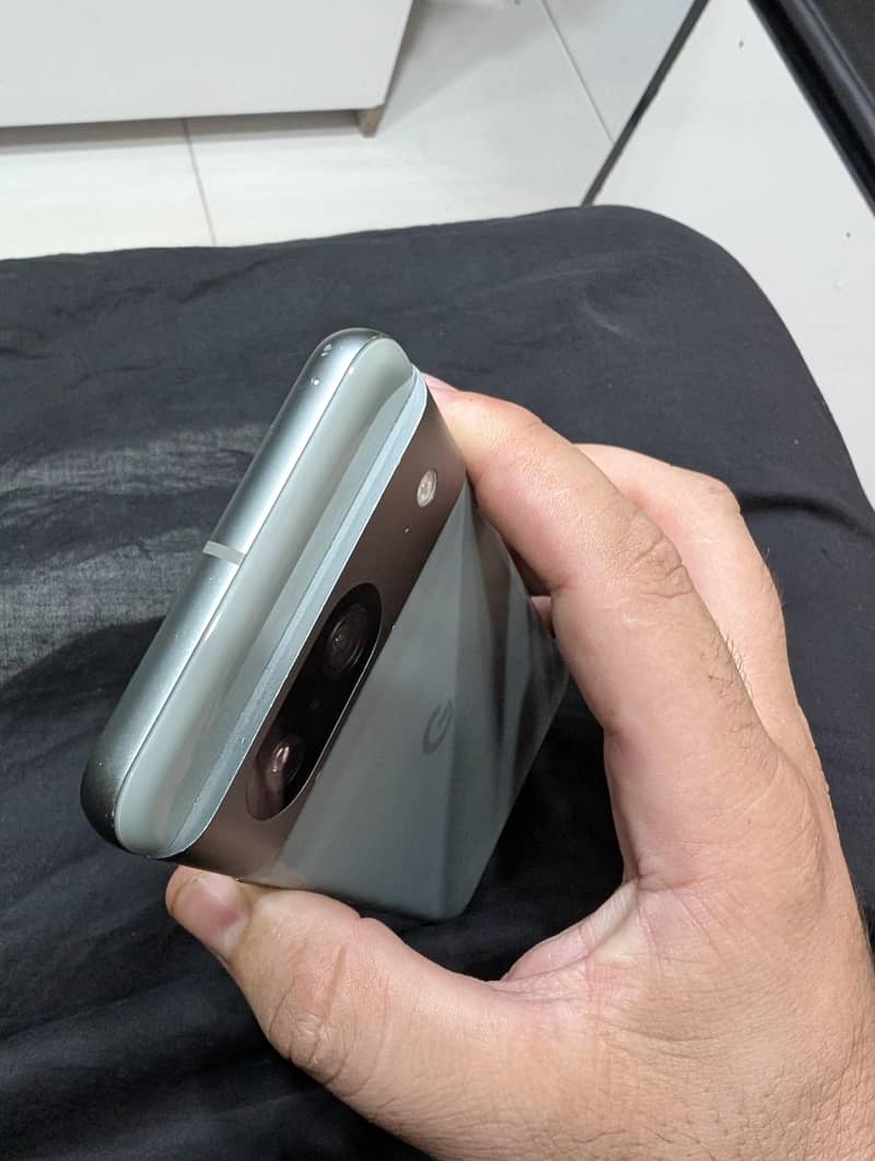 Google Pixel 8. . . . . 8/128 3