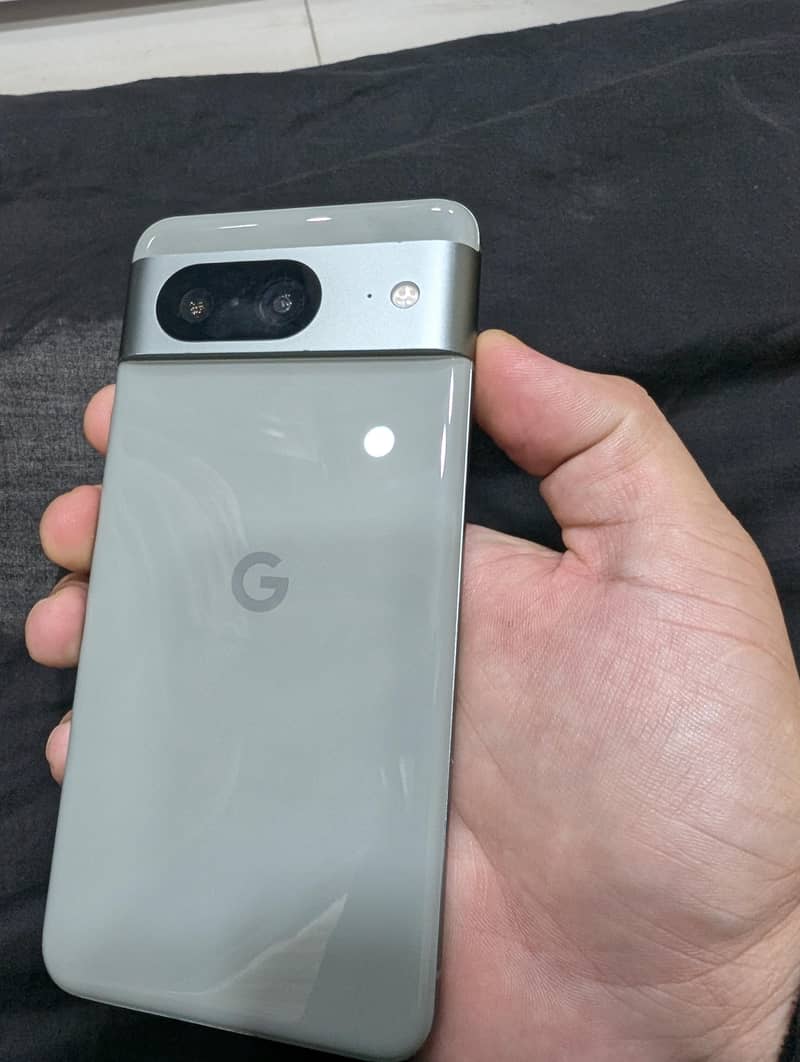Google Pixel 8. . . . . 8/128 4