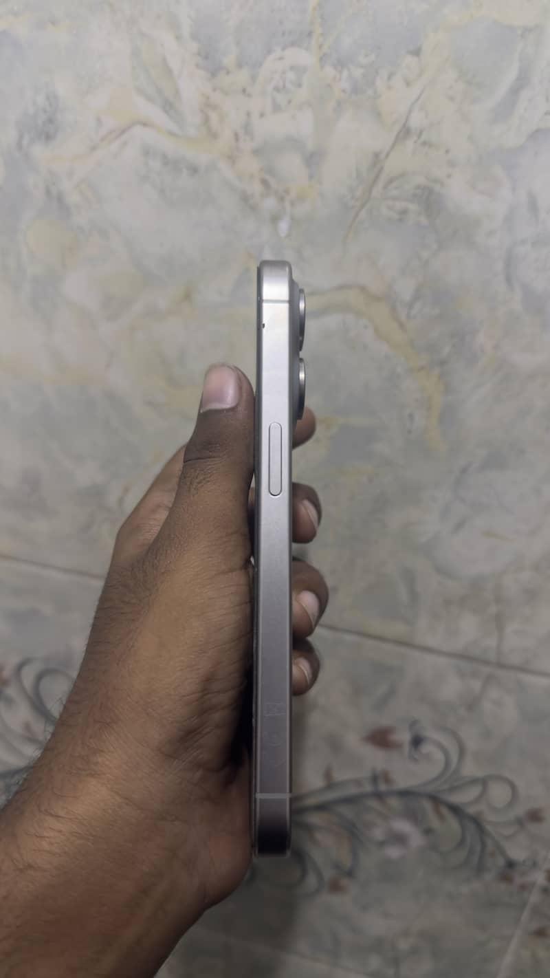 Apple iPhone 15 Pro 1