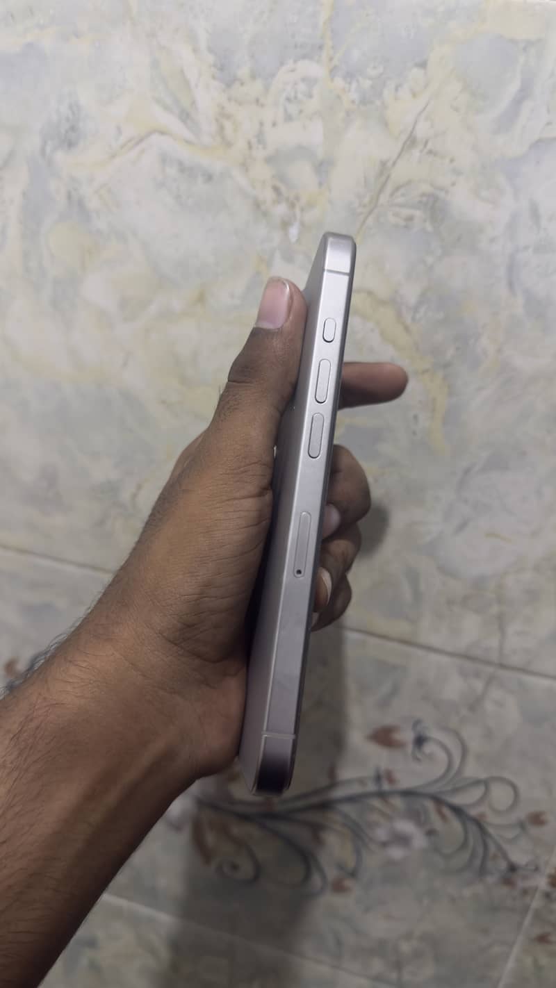Apple iPhone 15 Pro 2