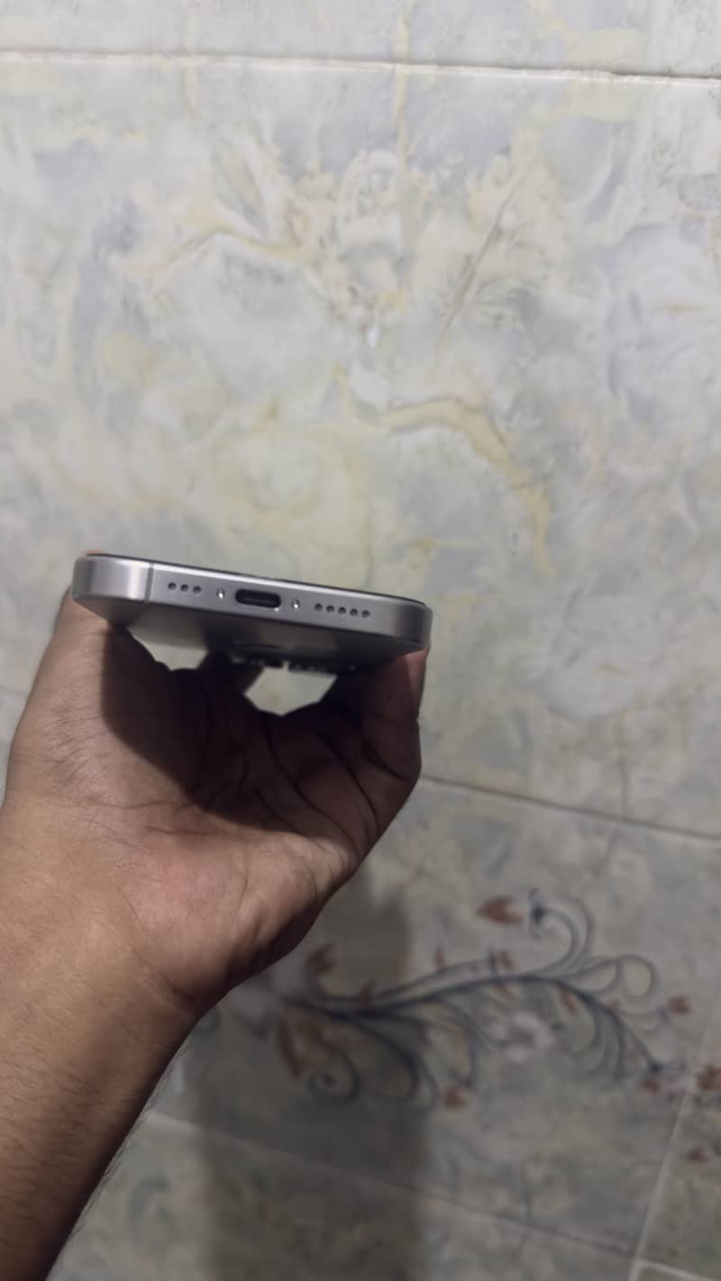 Apple iPhone 15 Pro 3