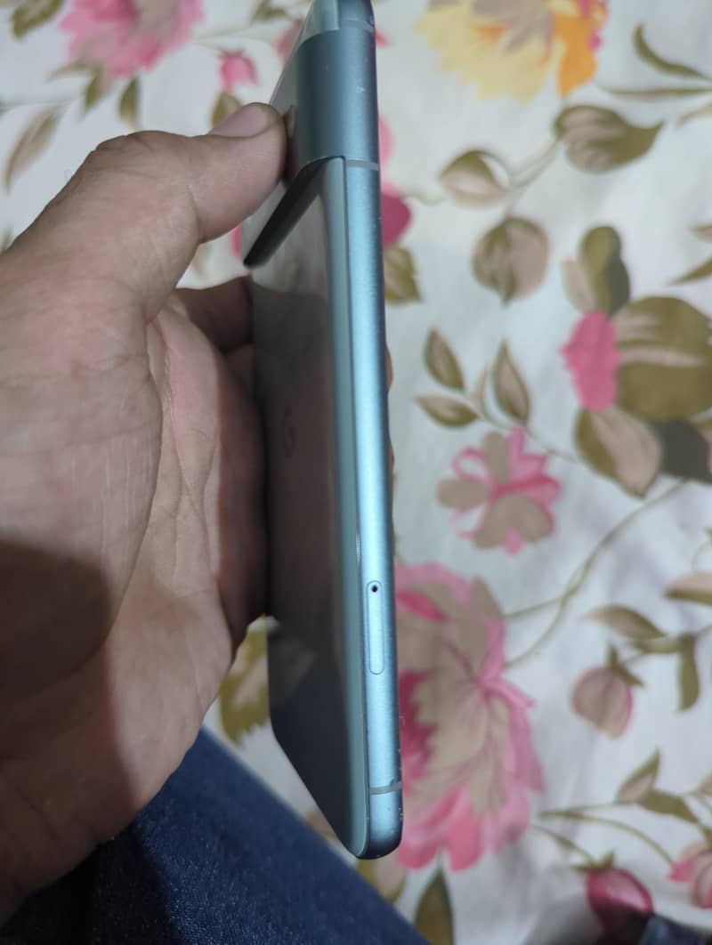 Google Pixel 8 4