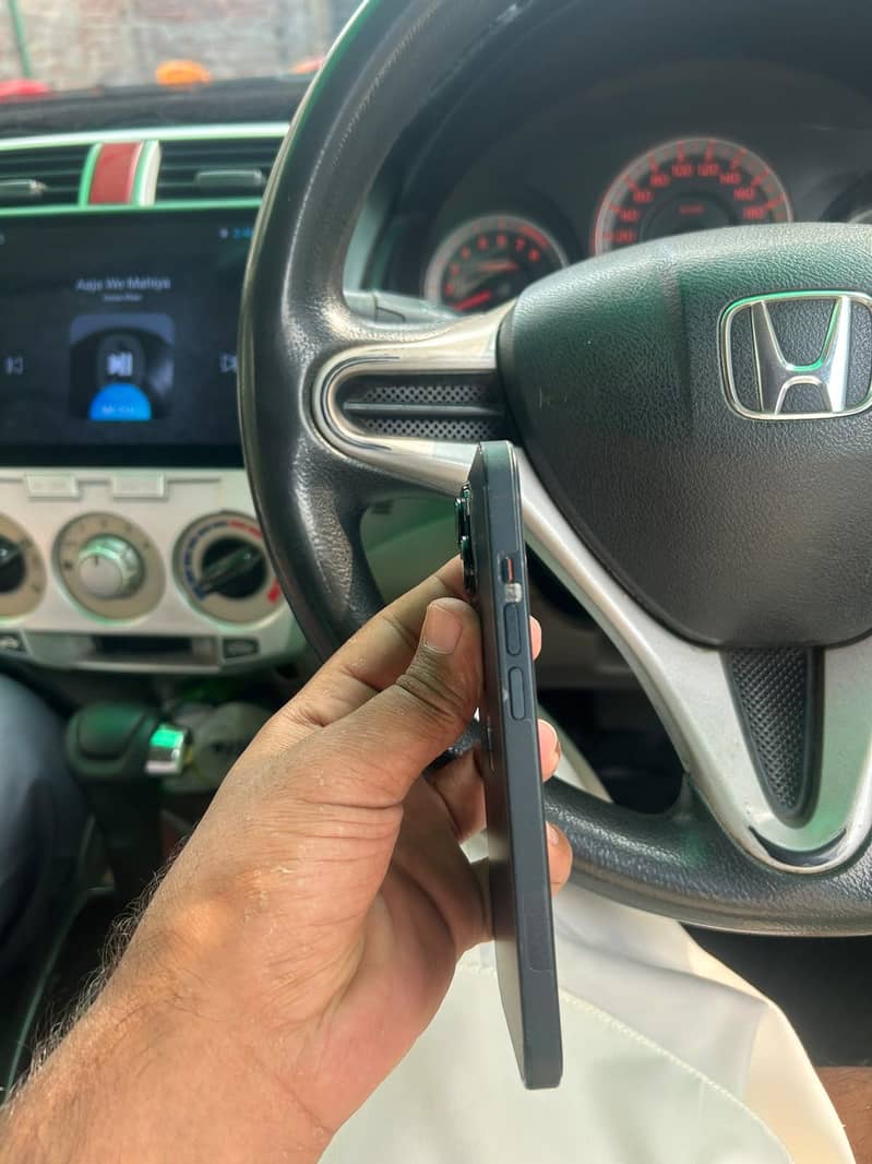 Apple iPhone 14 3