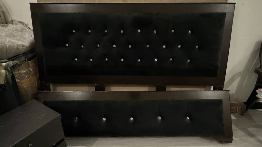 Queen sized bed black brown 2