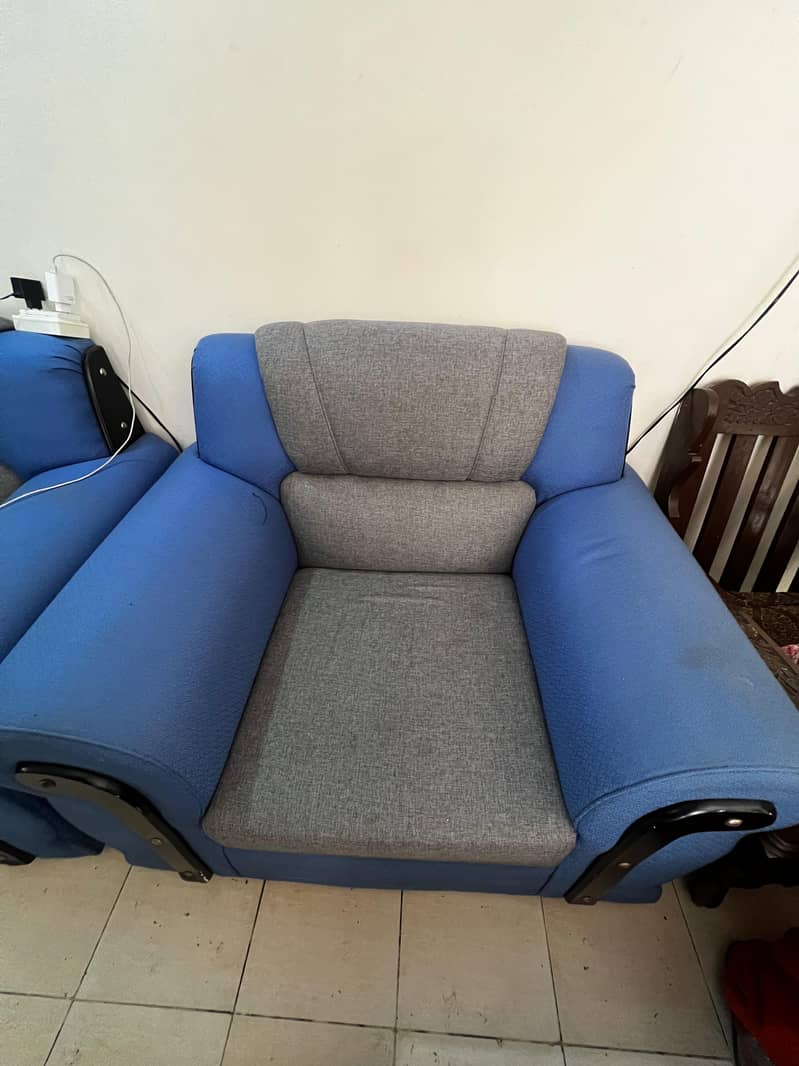 5 Seater Sofas + Center Table 1