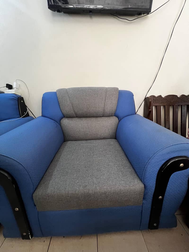 5 Seater Sofas + Center Table 2