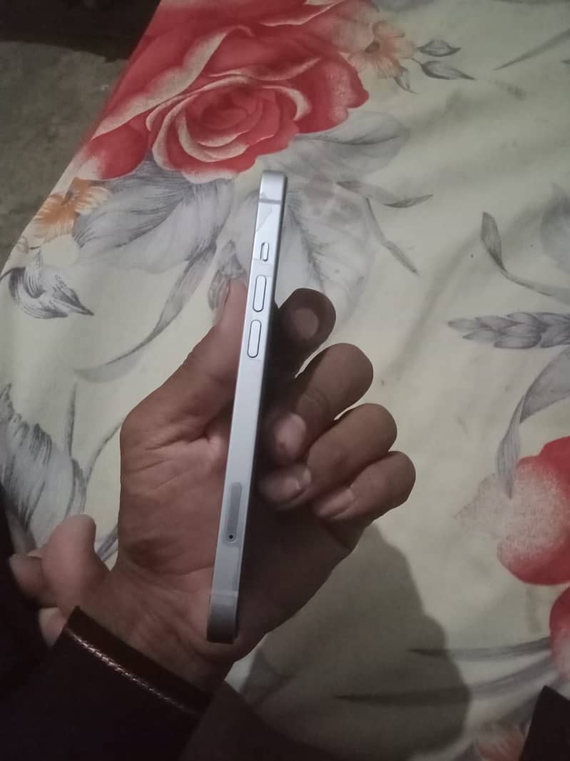 Apple iPhone 14 2