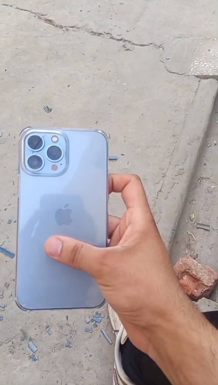 Apple iPhone 13 Pro Max 0