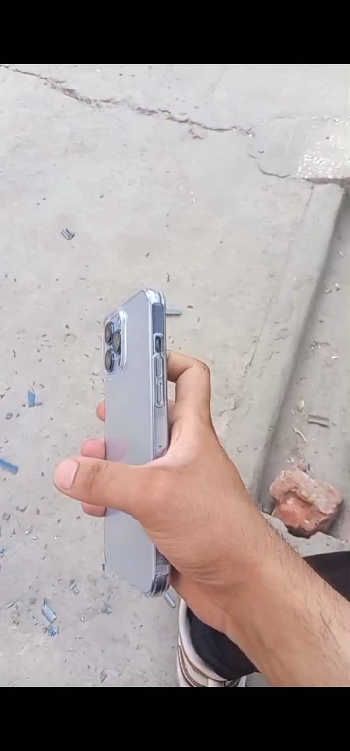 Apple iPhone 13 Pro Max 4