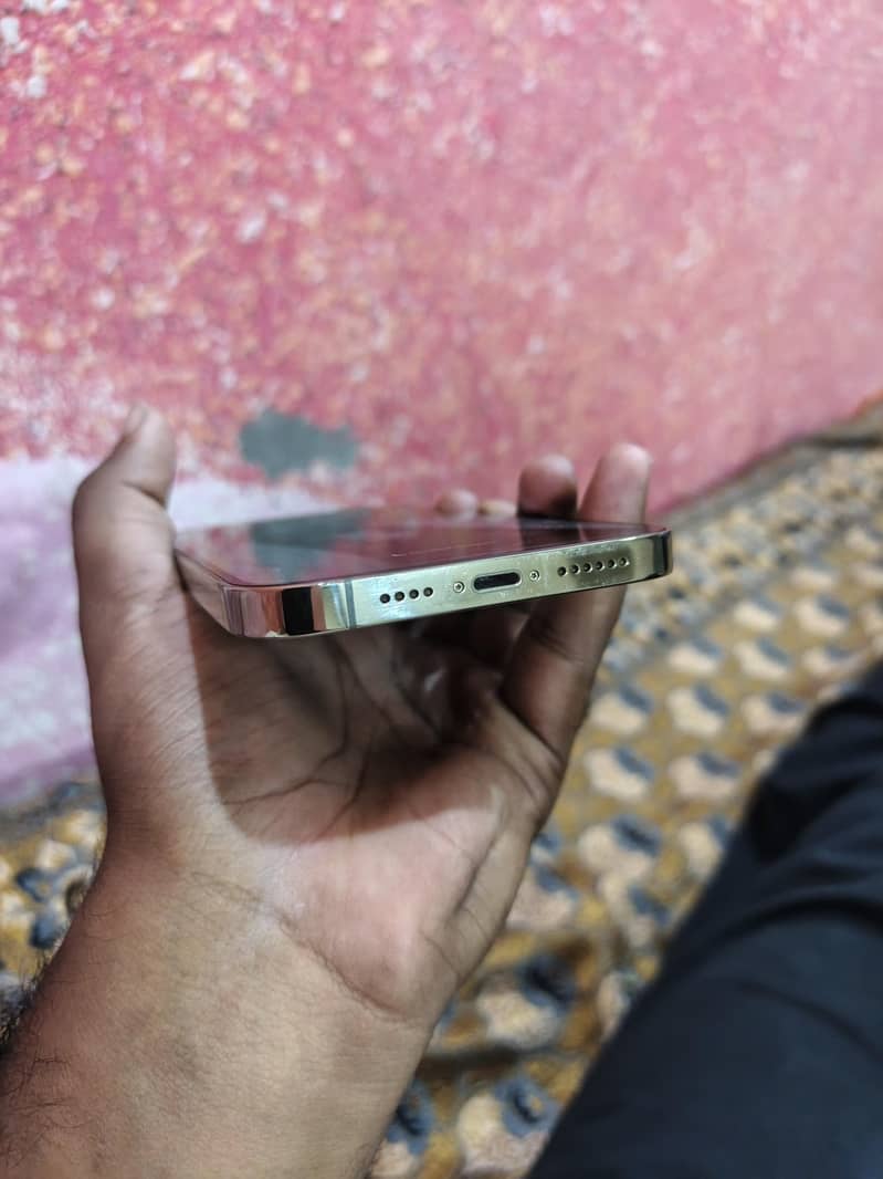 Apple iPhone 14 Pro Max 2