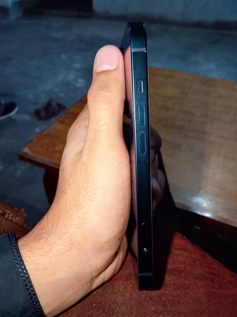 Apple iPhone 13 4