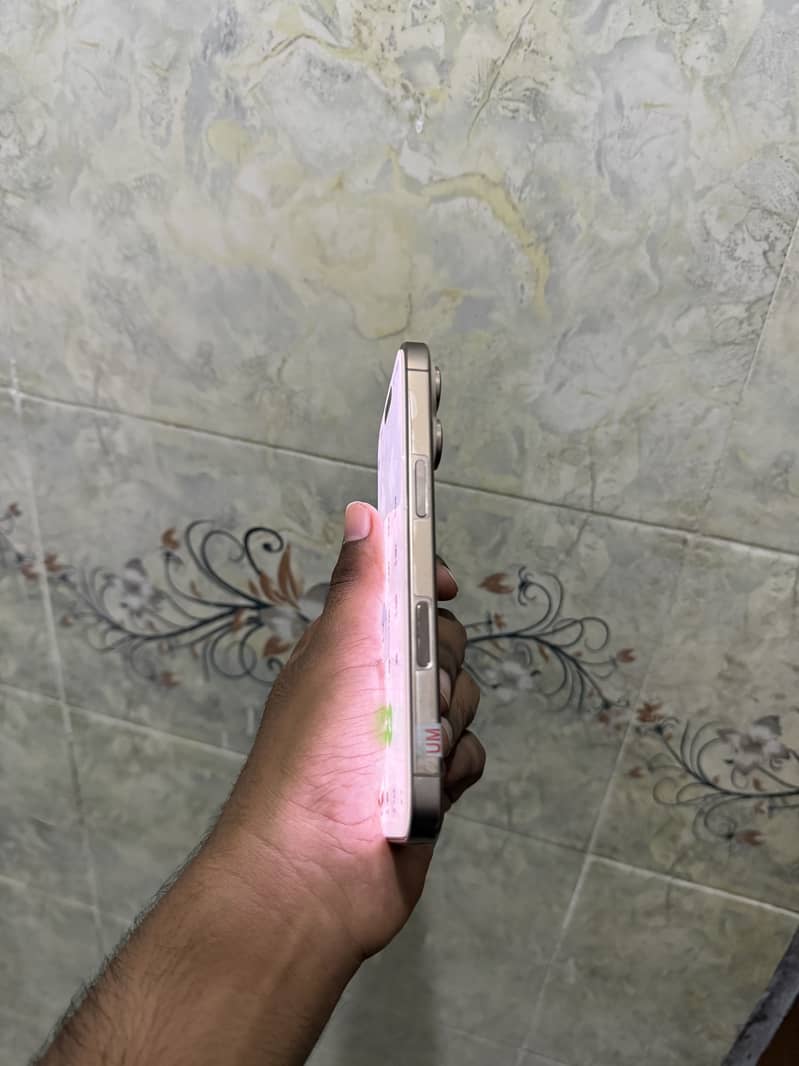 Apple iPhone 16 Pro 1