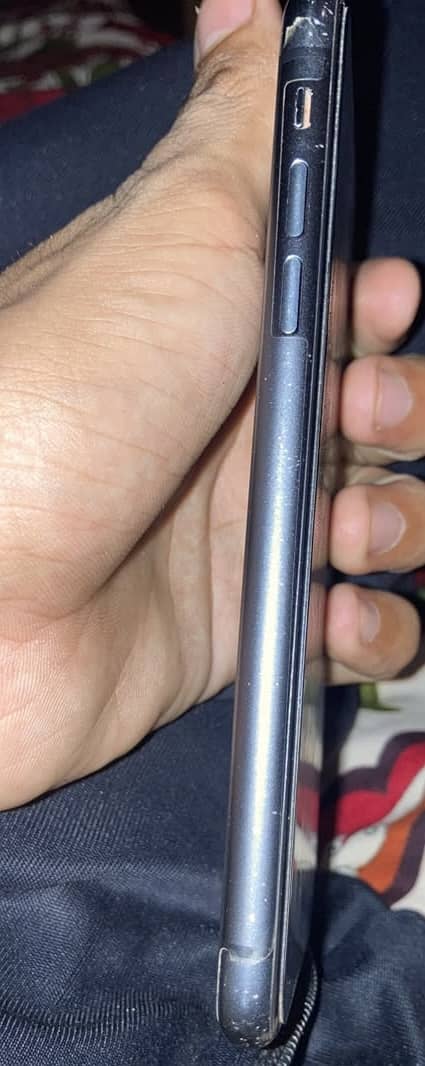 Apple iPhone 11 3