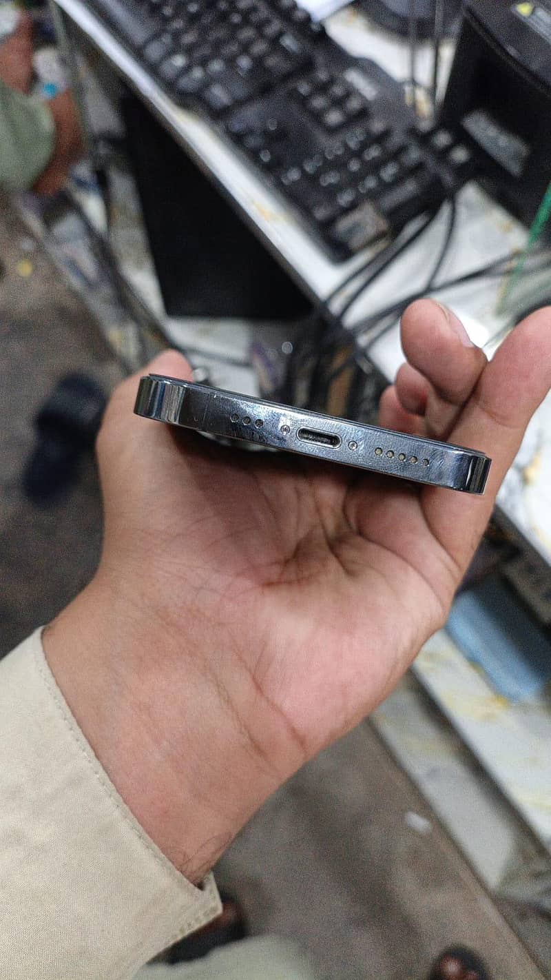 Apple iPhone 13 Pro 2