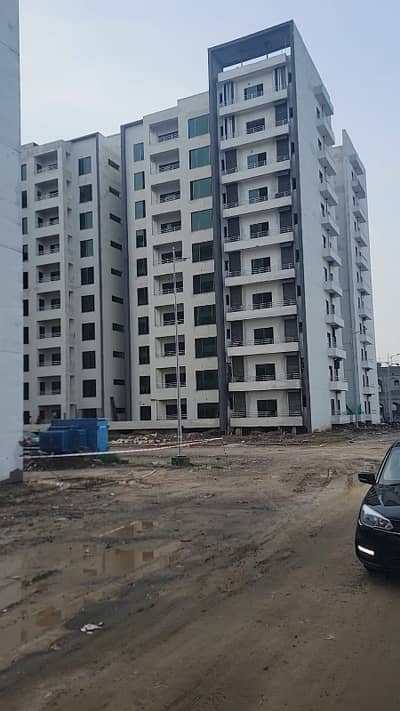 4 Bed Spacious Apartment In The Middle Of Lahore Right Next To Airport
