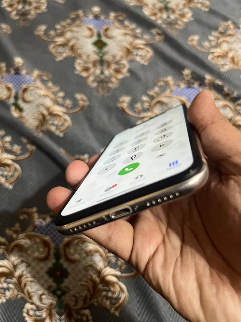 Apple iPhone X 3