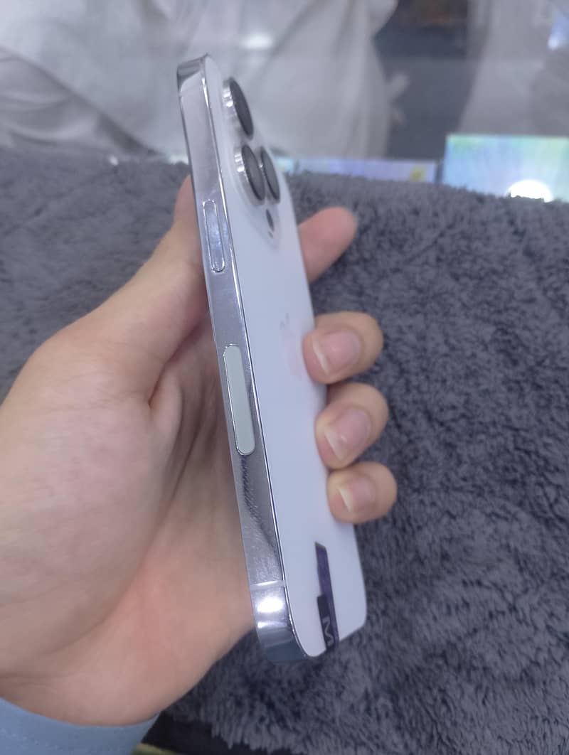 Apple iPhone 14 Pro 1