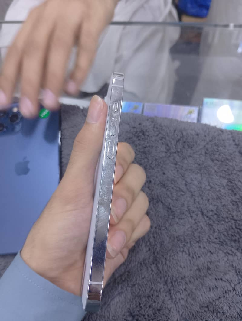 Apple iPhone 14 Pro 4