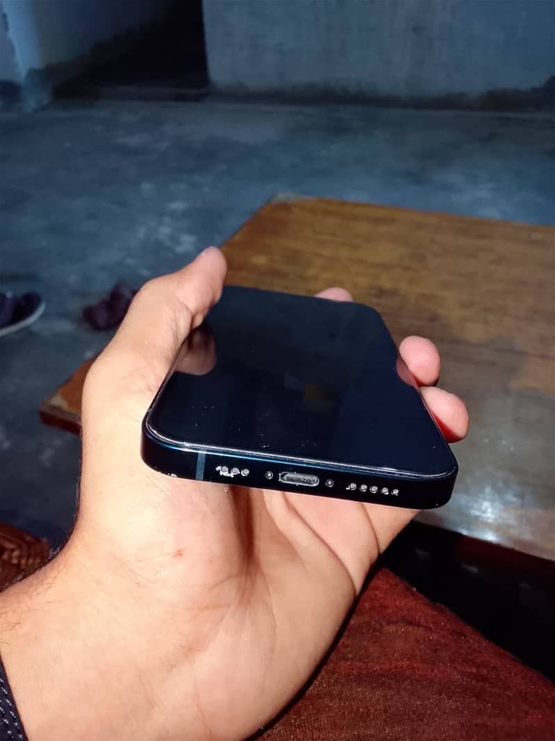 Apple iPhone 13 4
