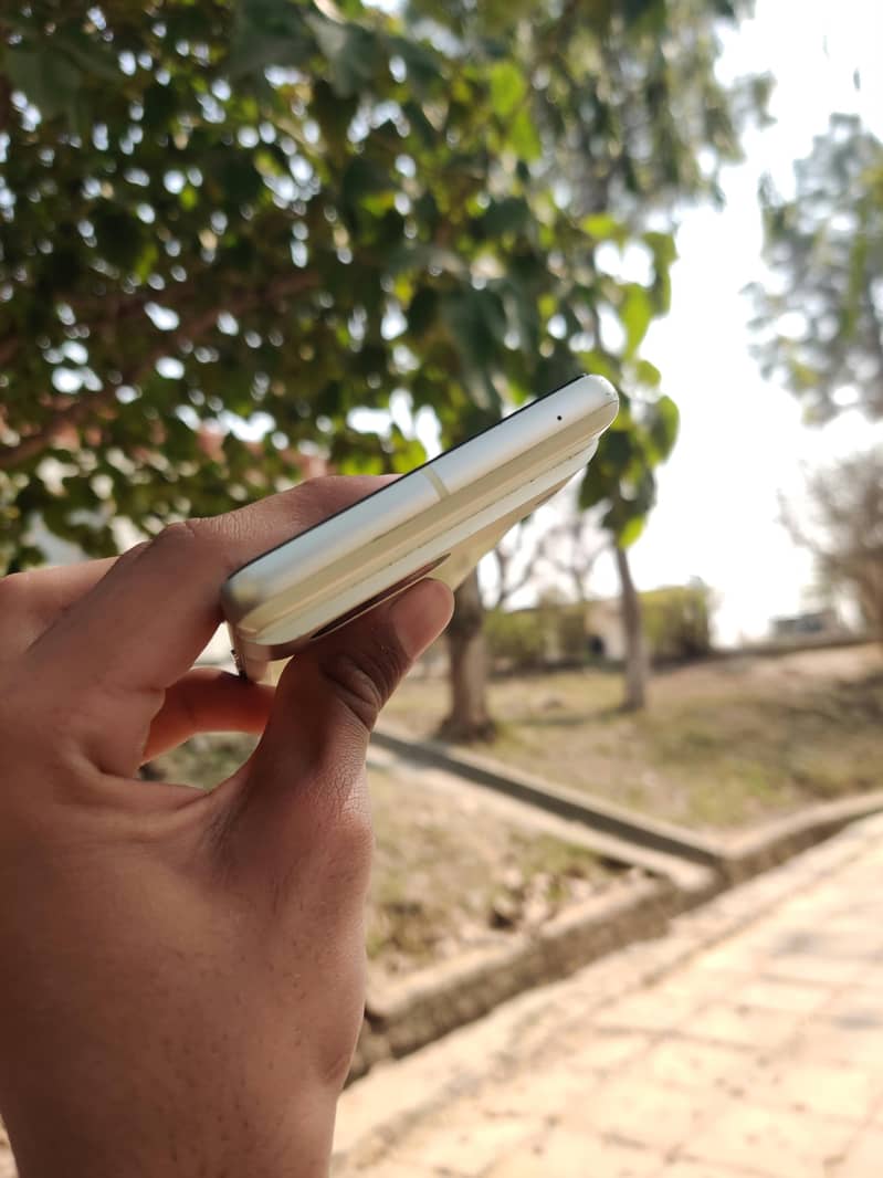Google Pixel 7 4