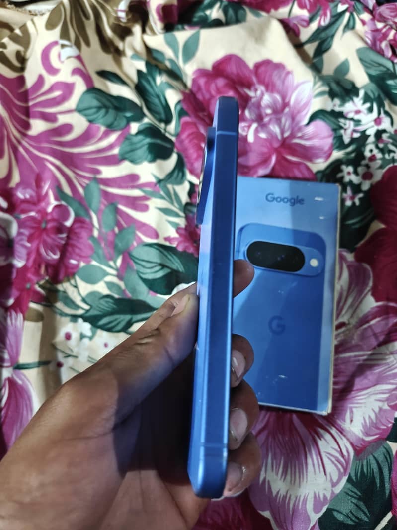 Google Pixel 10 3