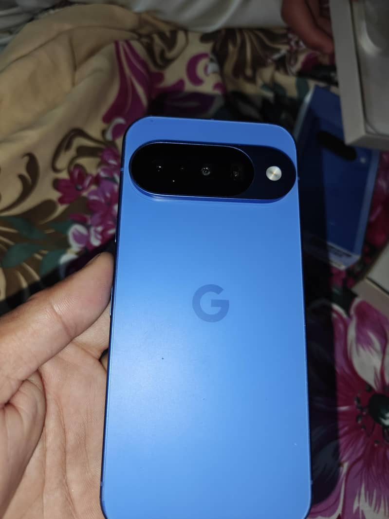 Google Pixel 10 4