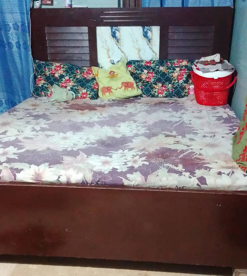 King size Bed 0