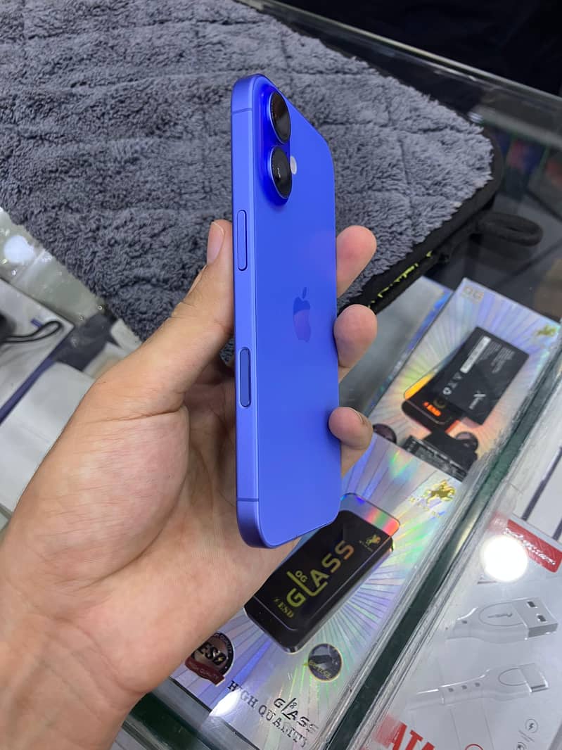 Apple iPhone 16 1