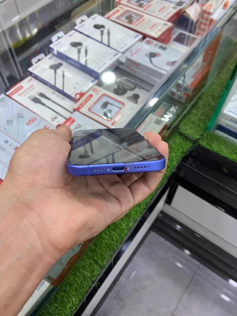 Apple iPhone 16 2
