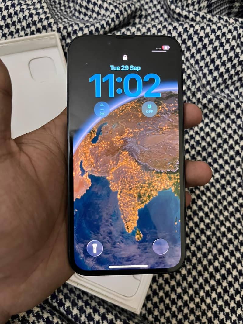 Apple iPhone 13 0