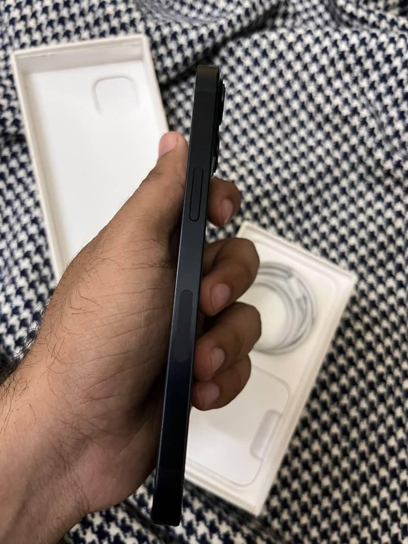 Apple iPhone 13 5