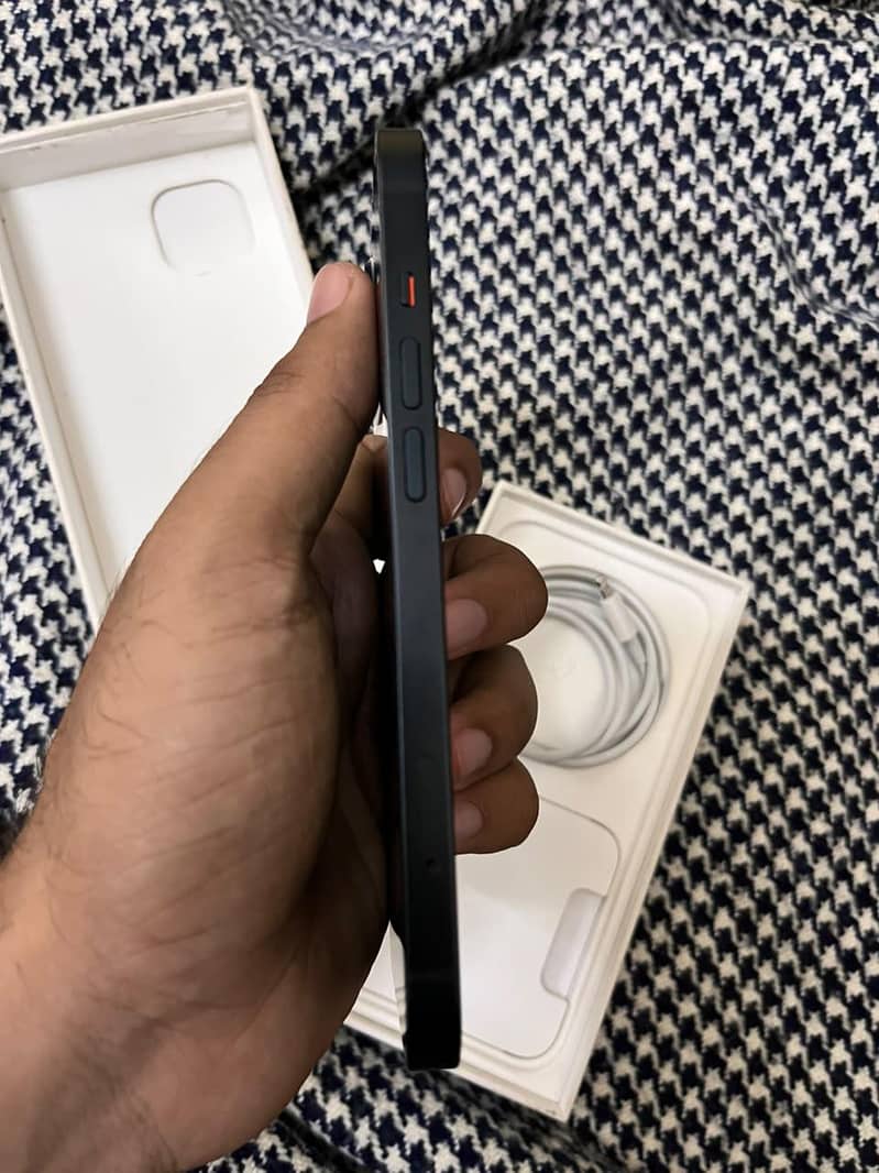 Apple iPhone 13 8