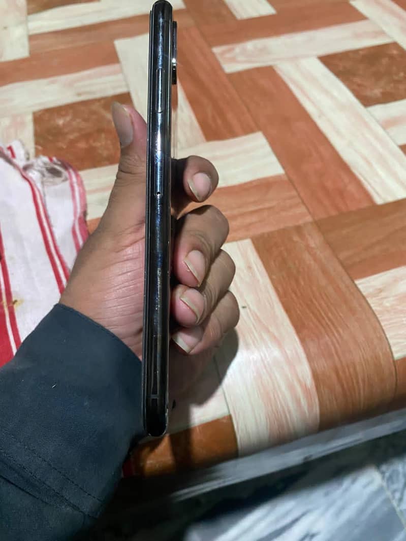 Apple iPhone XS Max 1