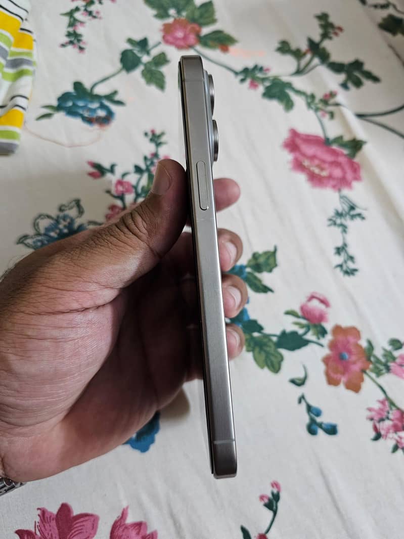 Apple iPhone 15 Pro Max 1