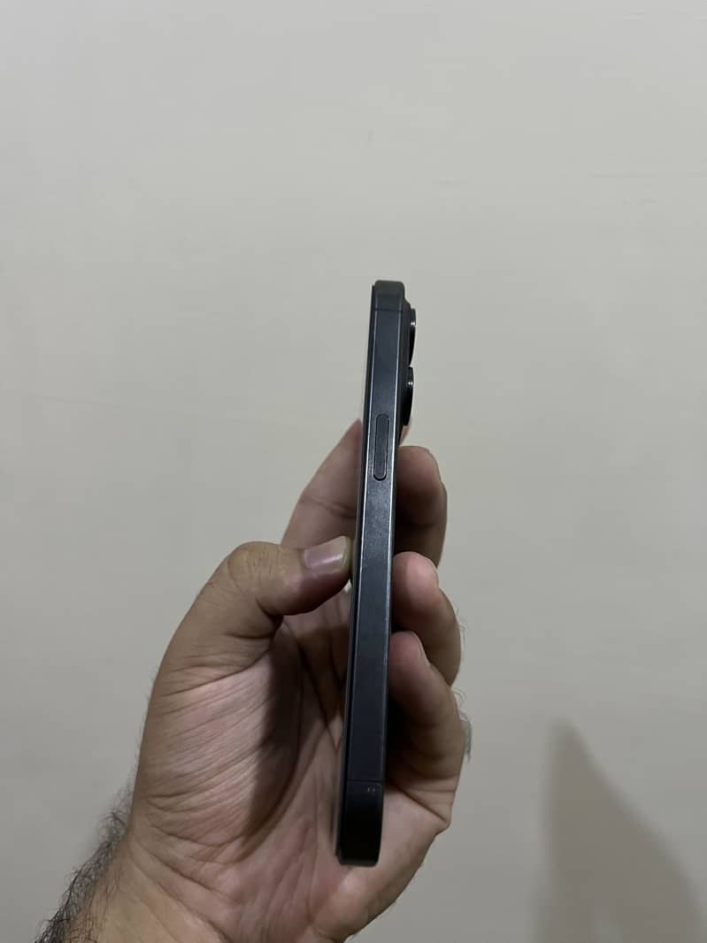 Apple iPhone 15 Pro 3