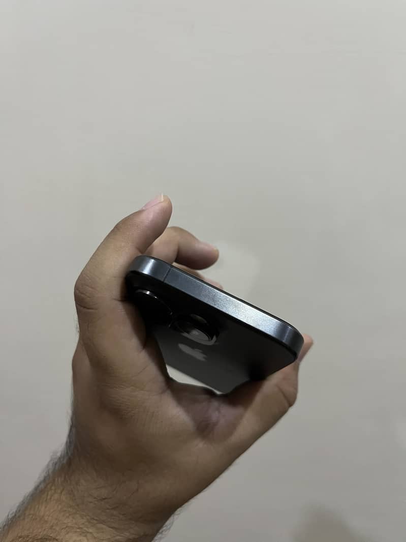 Apple iPhone 15 Pro 4