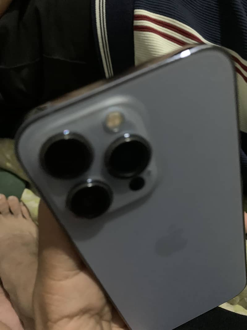 Apple iPhone 13 Pro 8