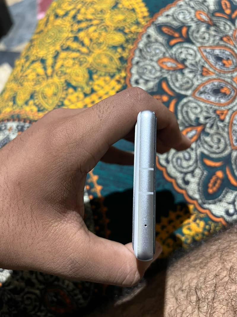 Google Pixel 7a 4
