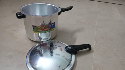 Silver cooker
