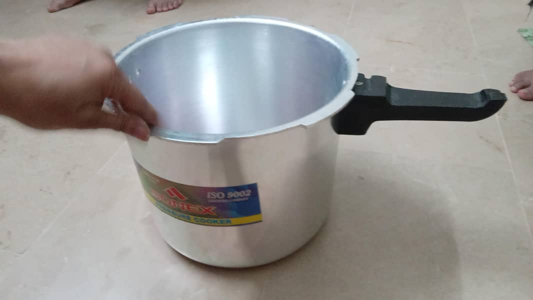 Silver cooker 1