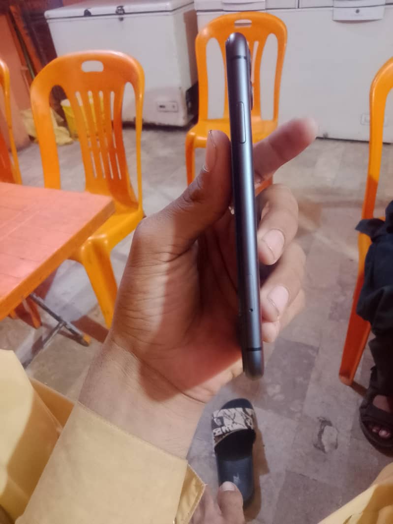 Apple iPhone 11 3
