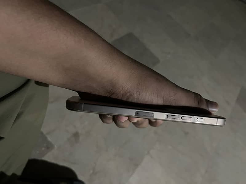 Apple iPhone 16 Pro Max 3