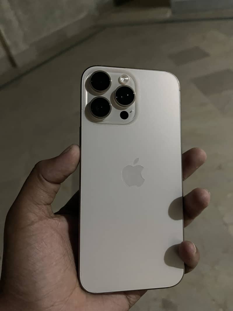 Apple iPhone 16 Pro Max 5
