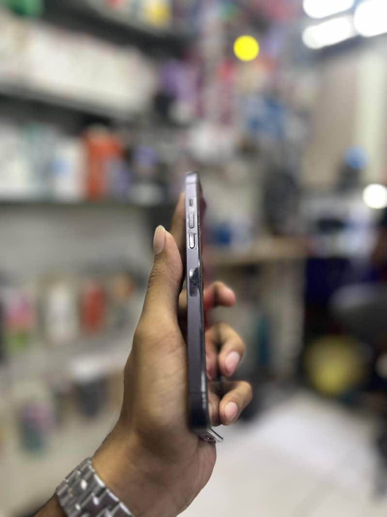 Apple iPhone 14 Pro Max 4