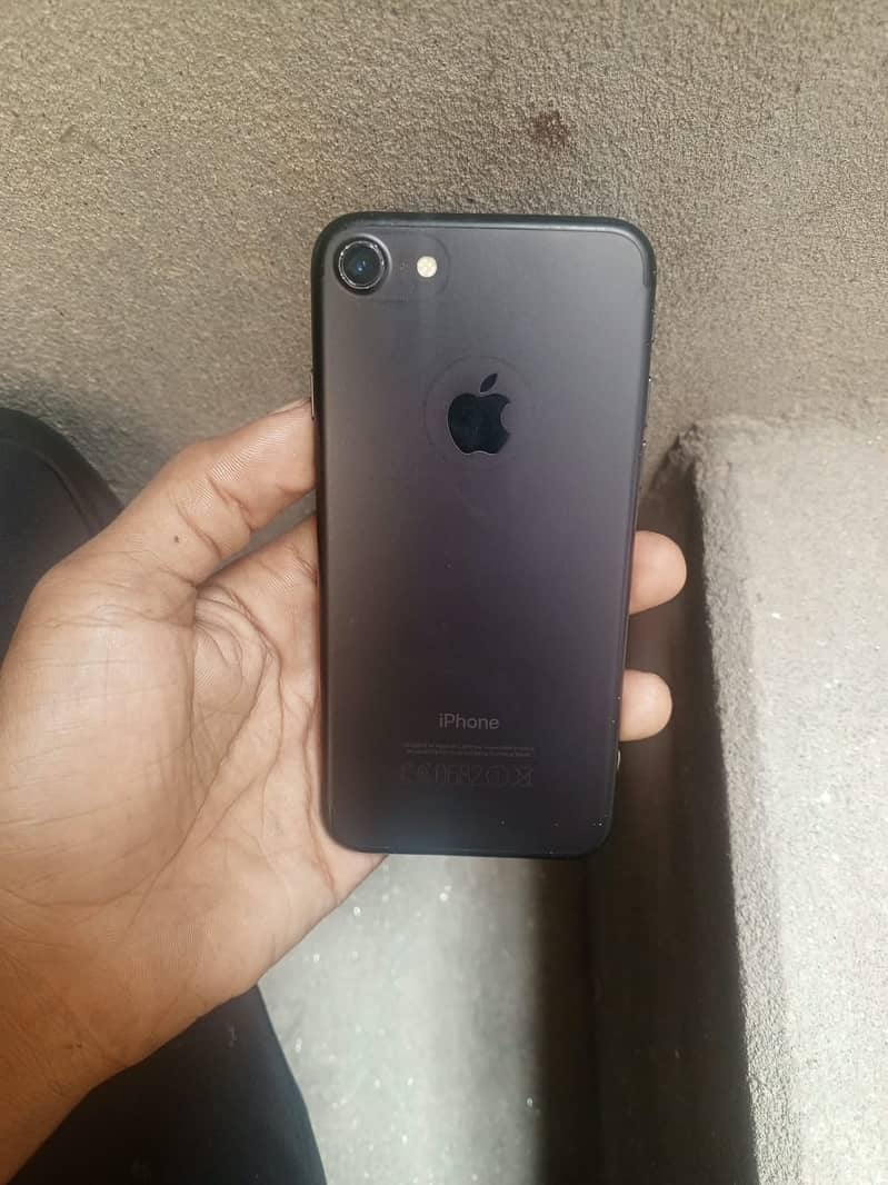 Apple iPhone 7 0