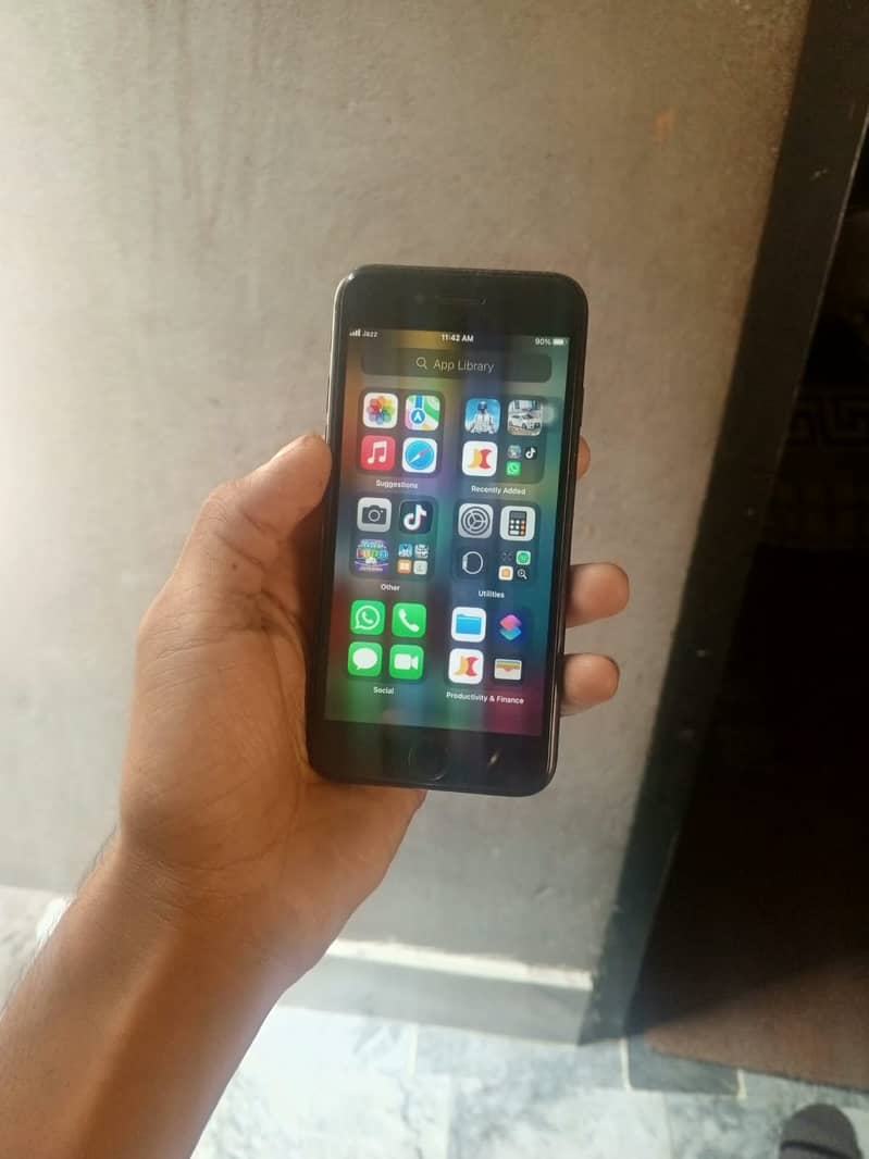 Apple iPhone 7 3